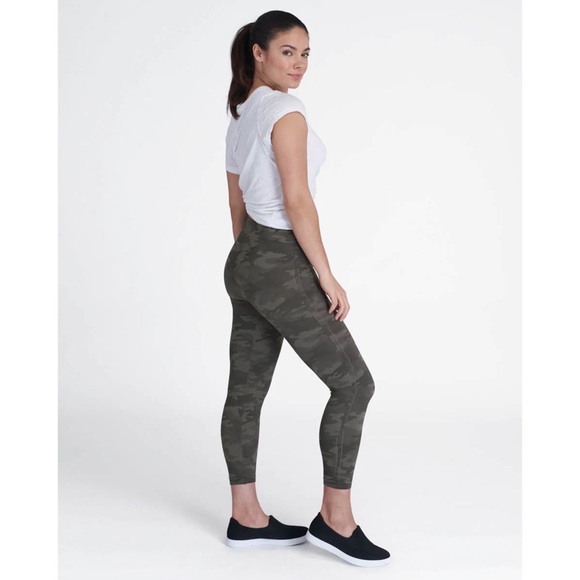 SPANX Look at Me Now Seamless Cropped Leggings - Picture 2 of 10